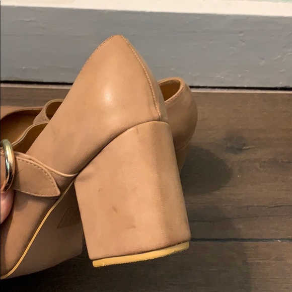 NYLA Beige Heels Size 9 Distressed Pinup Shoes - Picture 7 of 8